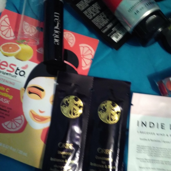 Lot of make up skin care products - Picture 3 of 9